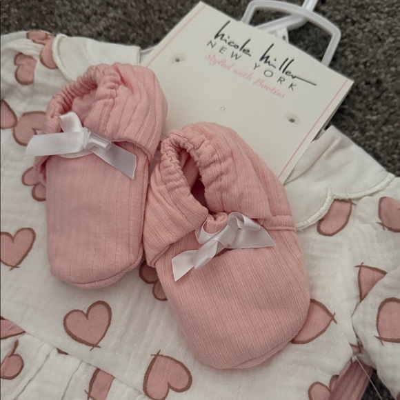 Nicole Miller Pink Heart Bib Set - Picture 3 of 4